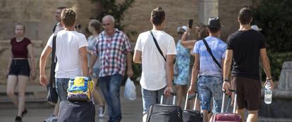 Turistas en la Plaza de la Virgen de Valencia