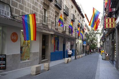 Preparación del Orgullo 2019 en las calles de Chueca, en el centro de Madrid.