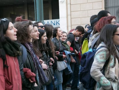 Manifestación de estudiantes contra las políticas de austeridad en Atenas en 2017.