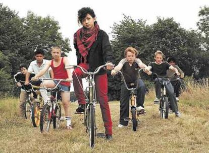 "Los estudiantes franceses de intercambio nos parecían alienígenas", dice Jennings, que convierte al très cool Didier (JulesSitruk) en secundario de lujo de <i>El hijo de Rambow.</i>