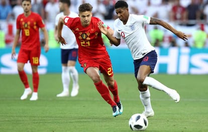 Marcus Rashford y Leander Dendoncker durante el Inglaterra - Bélgica.