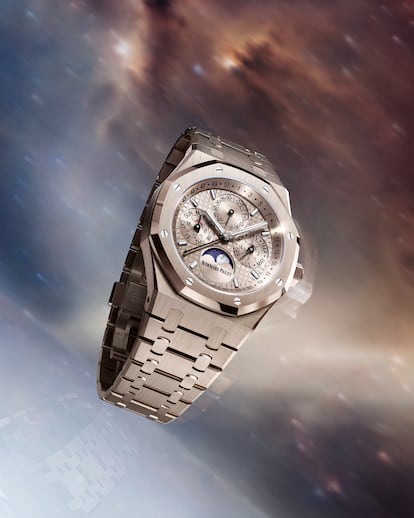 Con su brazalete, caja y detalles de la esfera en oro de 18 quilates, el nuevo Royal Oak Calendario Perpetuo Automático 41 mm está llamado a convertirse en todo un icono de la firma suiza.
