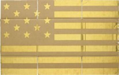'VJ Star' (2010), cartón serigrafiado en oro de Danh Vo. Se remató la semana pasada en Phillips por más de 800.000 euros. Hace cinco se hubiera podido adquirir por 35.000 euros.