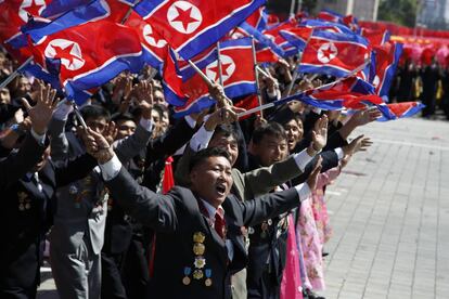 Participantes durante el desfile militar en Pyongyang.