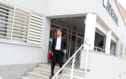 El cantante David Bisbal a su salida de los juzgados de Alcobendas, en Madrid, este martes.