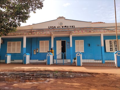 Fachada de la Casa dos Direitos en Bisáu.