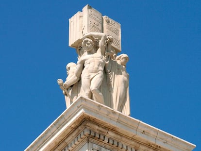 Monumento a la Constitución de 1812 en la Plaza de España de Cádiz.