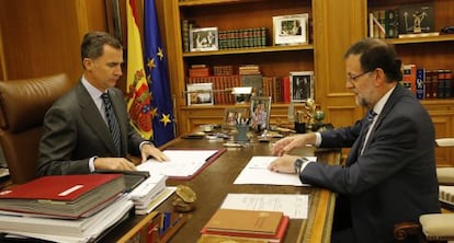 El rey Felipe VI y el presidente del Gobierno, Mariano Rajoy, este martes.