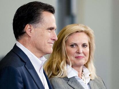 Ann Romney, junto a su marido, en un mitin en Ohio.