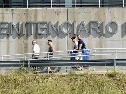 Three members of “La Manada” leave jail in Pamplona on Friday.