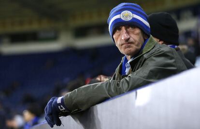 Un hincha del Leicester, antes del partido contra el Manchester City.