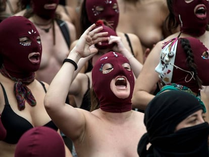 Un grupo de estudiantes en una protesta feminista.