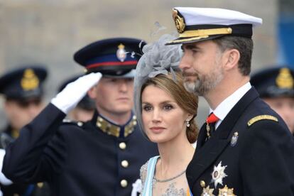 Los príncipes Felipe y Letizia, a su llegada a la ceremonia de entronización.