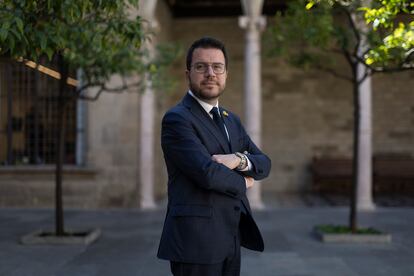 El presidente Aragonès fotografiado en el 'pati dels tarongers'.