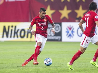 Paulinho, durante un partido con el Guangzhou Evergrande.