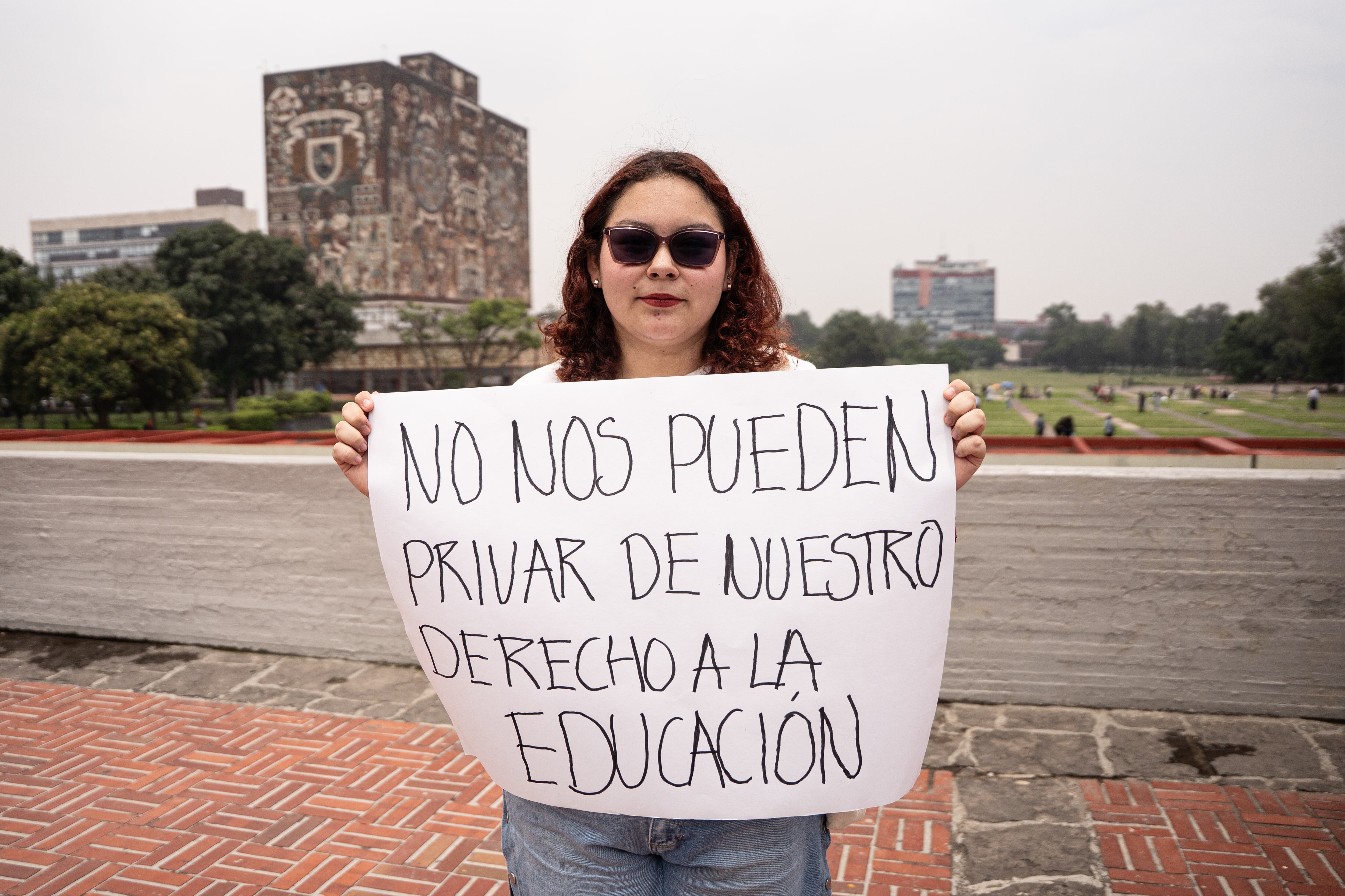 Daniela Donato aspirante a la carrera de Medicina en la UNAM, se manifiesta para poder seguir su proceso de inscripción.