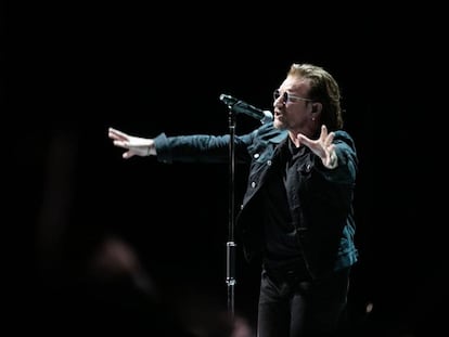 Bono, el vocalista de U2, durante un concierto en Dublin (Irlanda), el pasado 5 de noviembre. 