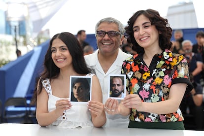 Mahsa Rostami (r) and Setareh Maleki (l) hold photos of their co-stars in the film, Missagh Zareh and Soheila Golestani, alongside Mohammad Rasoulof at the Cannes premiere of 'Seed of the Sacred Fig Tree' in May.