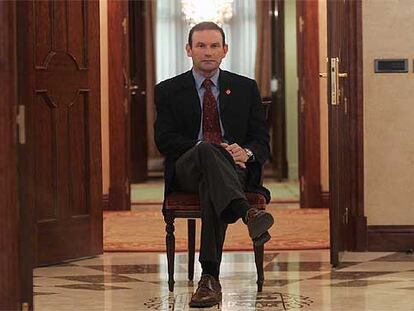 El <i>lehendakari </i>Juan José Ibarretxe, en el palacio de Ajuria Enea.