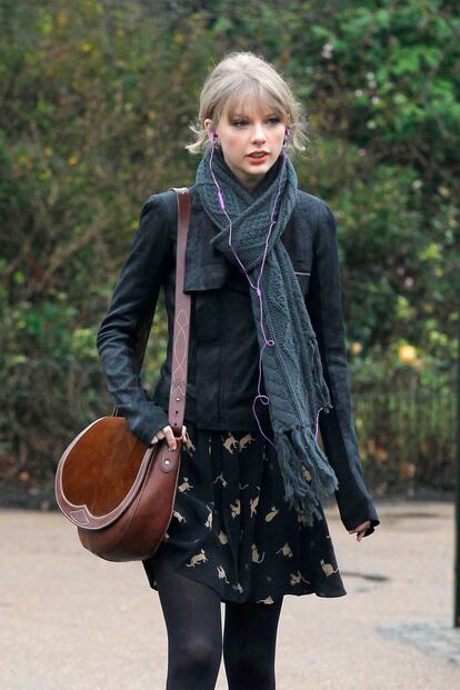 Taylor Swift se dejó ver hace pocas semanas con un vestido estampado de gatitos. Se puede adquirir por 169 libras.