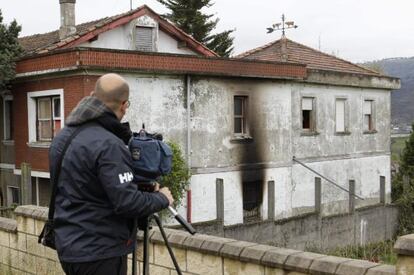 Imagen del inmueble en el que un vecino de Portugalete ha fallecido tras incendiarse el bajo en el que vivía.