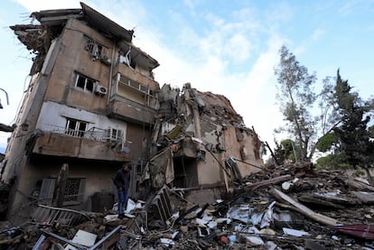 Un edificio destruido por los bombardeos israelíes en el sur de Beirut, este martes.