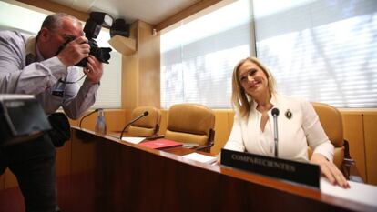 Cifuentes, en la comparecencia ante la comisi&oacute;n de la corrupci&oacute;n en junio.