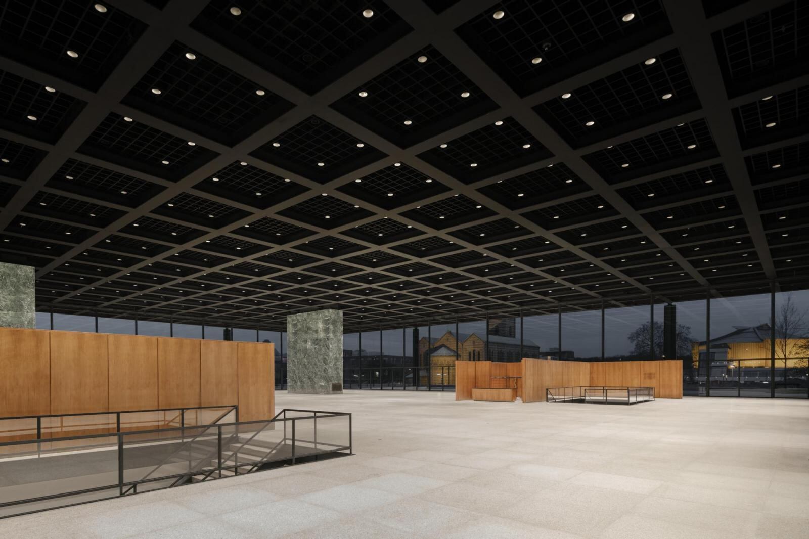 Interior de la Neue Nationalgalerie, diseñada por Mies van der Rohe, tras la restauración llevada a cabo por el arquitecto David Chipperfield,