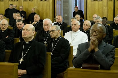 El papa Francisco participa en los ejercicios espirituales de la cuaresma en Ariccia (en las afueras de Roma) junto a otros miembros de la curia. El Sumo Pontífice ha iniciado hoy una semana de ejercicios espirituales fuera del Vaticano.