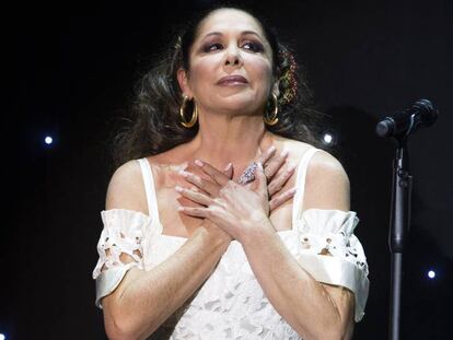 La Cantante Isabel Pantoja durante un concierto en Aranjuez.