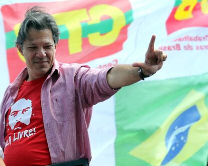 El candidato del Partido de los Trabajadores, Fernando Haddad, durante un mítin en São Paulo el 19 de septiembre