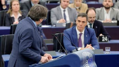 Puigdemont se dirigía a Sánchez en el Parlamento Europeo, el 13 de diciembre.