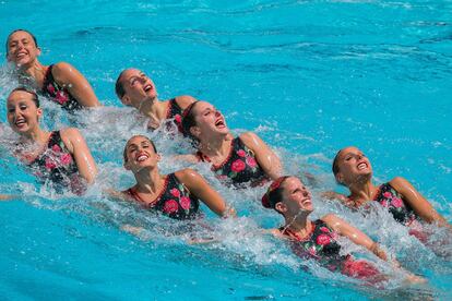 Las nadadoras españolas Clara Basiana, Cecilia Jiménez, Sara Levy, Paula Ramírez, Ona Carbonell, Paula Klamburg, Mertxell Mas y Cristina Salvador, compiten en el Campeonato Preolímpico de Natación Sincronizada en el Centro Acuático Maria Lenk de Río de Janeiro (Brasil), el 4 de marzo de 2016.