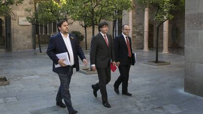 Oriol Junqueras, Carles Puigdemont y Jordi Turull llegan a la reuni&oacute;n de Gobierno de la Generalitat.