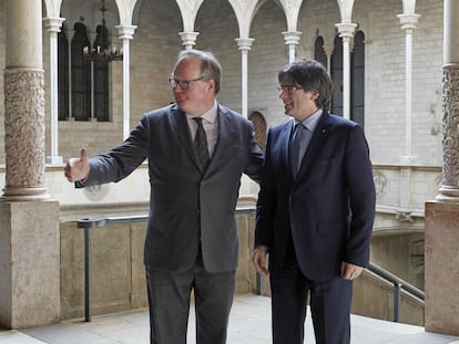 Carles Puigdemont amb el president del Partit Liberal Demòcrata Europeu, Hans van Baalen.