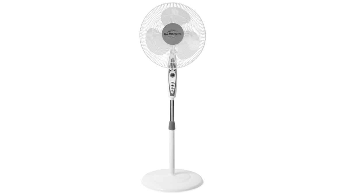 Ventilador de pie oscilante con tres velocidades, de Orbegozo.