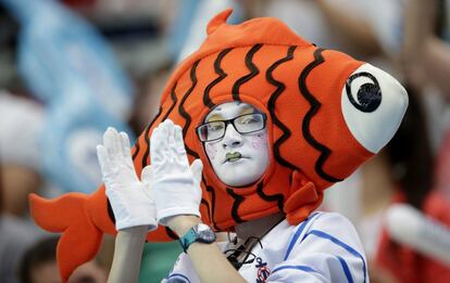 Un espectador en los Mundiales de natacin que se celebran en Kazn, Rusia.