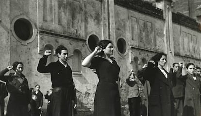 Miembros de las Juventudes Socialistas Unificadas en Gijón, en marzo de 1937.