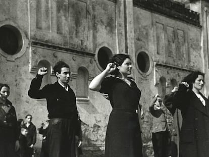 Miembros de las Juventudes Socialistas Unificadas en Gijón, en marzo de 1937.