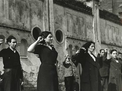 Miembros de las Juventudes Socialistas Unificadas en Gijón, en marzo de 1937.