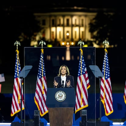 Washington (United States), 30/10/2024.- US Vice President and current Democratic presidential nominee Kamala Harris speaks during her 'closing arguments' rally on the Ellipse in Washington, DC, USA, 29 October, 2024. With Election Day one week away, polls show the presidential race between Harris and former President and Republican nominee Donald Trump is a toss up. EFE/EPA/JIM LO SCALZO
