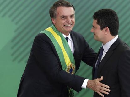 Presidente Jair Bolsonaro e o ministro da Justiça, Sergio Moro, em cerimônia de posse.