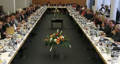 Los líderes de la CDU y el SPD, en la primera ronda de reuniones.