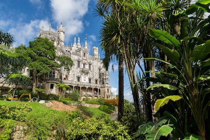 El exterior de la Quinta da Regaleira, en pleno el parque natural Sintra-Cascais (Portugal).