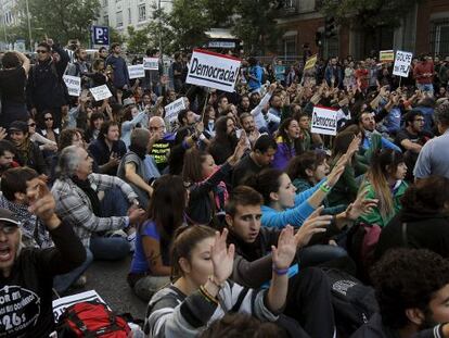 Protestors assembling in Neptune square, near Congress, on Wednesday evening.