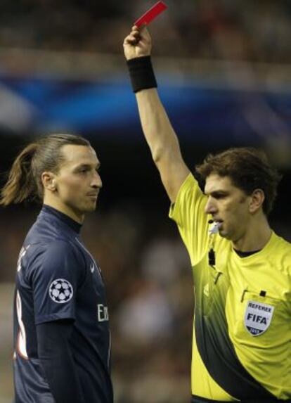 Ibrahimovic ve la roja en Mestalla