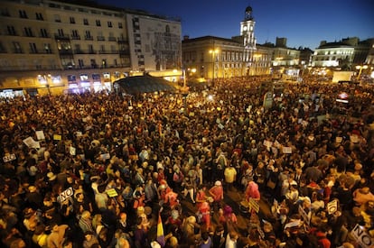 Vista de la Puerta del Sol, donde miles de personas participan en la marcha "Rodea el Congreso" convocada por la Coordinadora 25-S.