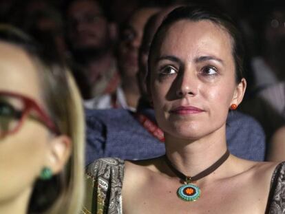 Tanja, miembro de las FARC, durante la proyecci&oacute;n de &#039;El silencio de los fusiles&#039;, en la inauguraci&oacute;n del Festival Internacional de Cine de Cartagena de Indias. 