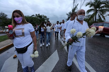 Manifestantes en la marcha por la paz del pasado 11 de noviembre tras la brutal represión de la policía en Cancún, México.