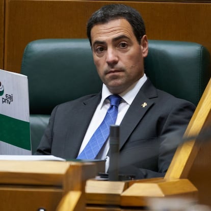 VITORIA-GASTEIZ, ALAVA BASQUE C, SPAIN - JUNE 20: The PNV candidate for lehendakari, Imanol Pradales, during the plenary session for the appointment of the lehendakari of the Basque Government, at the Basque Parliament, on 20 June, 2024 in Vitoria-Gasteiz, Alava, Basque Country, Spain. Following the programmatic coalition agreement reached by the PNV and the PSE-EE, the jeltzale Imanol Pradales becomes lehendakari. The President of the Basque Parliament will communicate it to the King for his appointment, whose act will take place next June 22nd in the Casa de Juntas of Gernika after the publication of the Royal Decree in the Official State Gazette. (Photo By Carlos Gonzalez (Europa Press vía Getty Images)